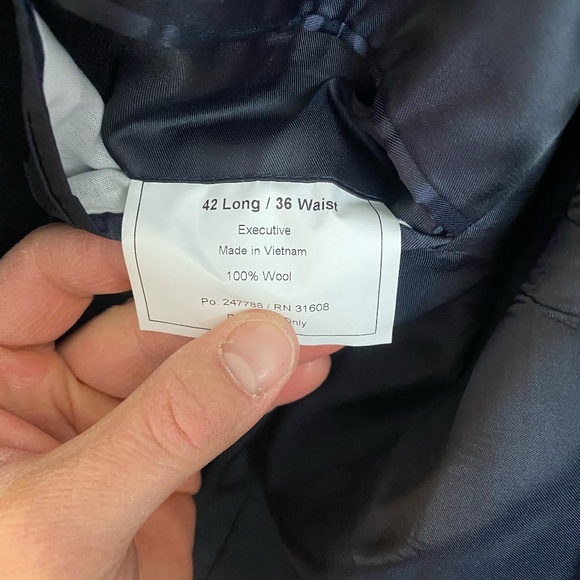 Jos. A Bank Men's Executive Wool Tailored Fit Navy Suit Blazer - 42L - Picture 5 of 6